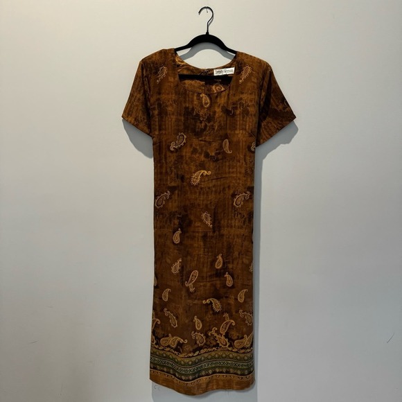 Trendy Woman Brown Paisley Maxi Dress | Size 2X - Picture 9 of 10